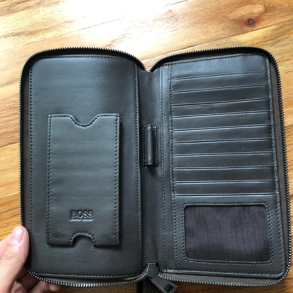 Hugo boss men’s travel wallet, Great condition - Picture 5 of 6